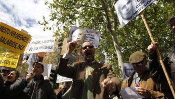 Un centenar de personas participan en la primera protesta de militares contra el PP