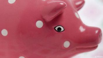 ¿Ahorramos, invertimos o guardamos nuestro dinero debajo del colchón?