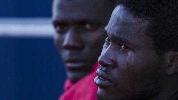 Dos bebés entre los 39 desparecidos en el naufragio de una patera en Málaga