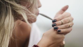 Las empresas podrán descontar las pausas para fumar o tomar café de la jornada laboral