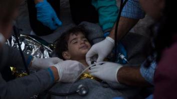 Al menos 7 refugiados muertos y 244 rescatados en un dramático naufragio en Lesbos