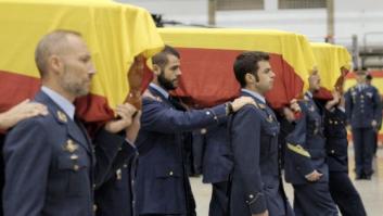 El funeral de los tres militares muertos en Canarias los homenajea por "vivir y morir por España"