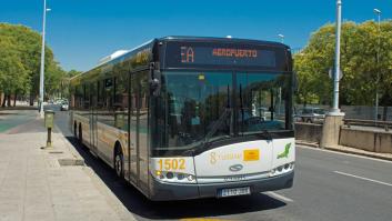 Un conductor de autobús de Sevilla lleva al hospital a una usuaria por falta de ambulancias
