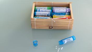 Retiran el principal estudio que usaban los defensores de la homeopatía