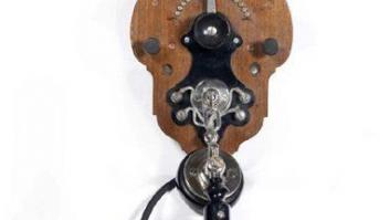 Una joven inventa por casualidad una batería de móvil que dura 400 años