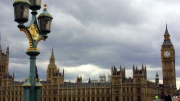 El número de trabajadores españoles que marchan a Reino Unido se triplica en diez años