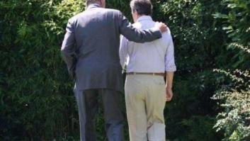 Por qué Julio Iglesias se merece el premio por la foto de Adolfo Suárez y el Rey