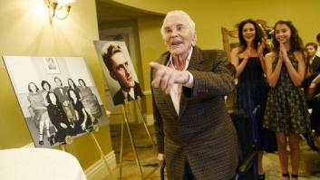 Kirk Douglas cumple 100 años y lo celebra con un fiestón