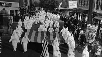 Condenados dos granjeros blancos tras encerrar en un ataúd a un hombre negro en Sudáfrica