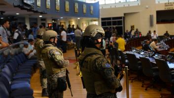 El Supremo y el Congreso de El Salvador buscan una salida a la crisis tras el "intento de golpe"