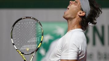 Nadal se cambia de pantalones en la pista (VÍDEO)