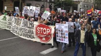Miles de personas marchan "contra la impunidad financiera" y por el derecho a vivienda