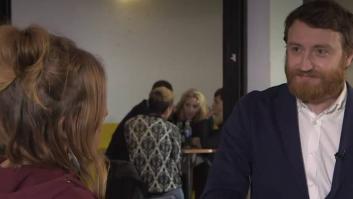 "Guapa": el tremendo corte de Manuel Burque ('El Intermedio') cuando le ha pedido un refresco a esta okupa