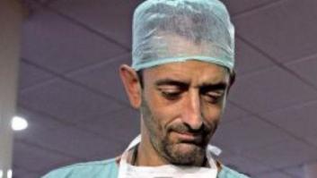 Amputan las piernas al primer trasplantado bilateral del mundo