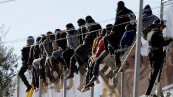 Cuatro subsaharianos heridos tras estar horas en la valla de Melilla