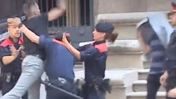 Un tío de la víctima de la violación múltiple de Manresa intenta agredir a los acusados