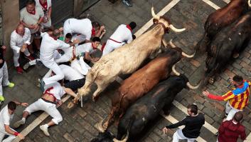 Los peligrosos Cebada Gago protagonizan un segundo encierro de San Fermín rápido con cuatro heridos, uno por asta