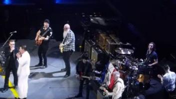 La especial actuación con la que los Eagles of Death Metal han vuelto a tocar en París tras los atentados