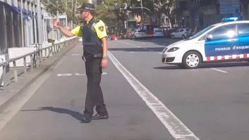 Cobi llora por las víctimas del atentado y vuelve a convertirse en imagen de Barcelona