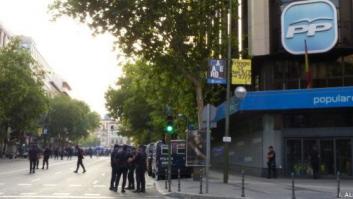 Los empresarios de la Calle Génova se quejan de los cortes de la calle en las protestas contra el PP (FOTOS)