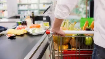 ¿Se puede transmitir el coronavirus a través de los alimentos?