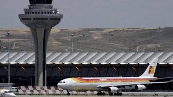 Hallan un feto momificado en un avión de la T4 del aeropuerto de Madrid y analizan si es de un ser humano o de un simio