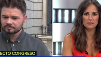 "¿Ha olvidado la reivindicación?": el corte de Rufián a esta presentadora cuando le ha preguntado por su "chapa amarilla"