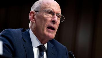 Trump cesa al director de inteligencia por creer en la trama rusa