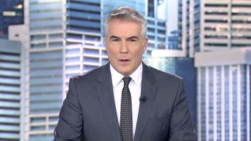 David Cantero hace algo insólito en pleno informativo de Telecinco: el coronavirus tiene la culpa