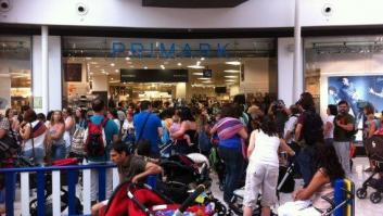 'Tetada' española: las madres defienden el derecho a amamantar en público ante Primark (FOTOS)