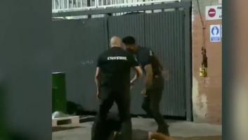 Graban una brutal agresión de varios porteros de una discoteca dos jóvenes en Sabadell