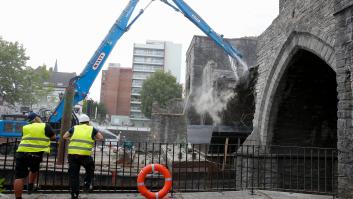 Bélgica demuele un puente medieval para permitir el paso de embarcaciones