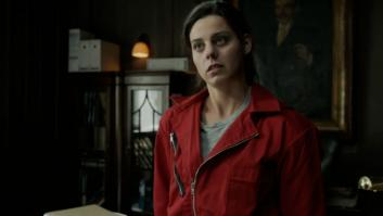 Una actriz de 'La casa de papel' cambia el mono rojo por la bata de enfermera contra el coronavirus