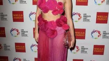 Miley Cyrus y sus locuras: el nuevo moño de cuentas de colores de la cantante (FOTOS)