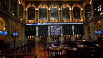 La Bolsa española cierra casi plana y el petróleo se dispara con el anuncio de Trump