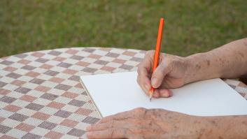 Un braç trencat (escrit amb un dit —i un ratolí—)