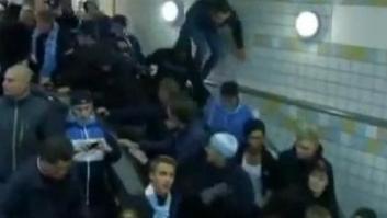 La forma más rápida de desalojar a los hooligans de las escaleras mecánicas del metro (VÍDEO)