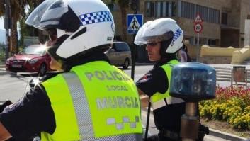 Detenido un hombre cuando iba a cortarle el cuello a su madre con un cuchillo en Murcia