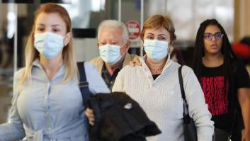 Sanidad autoriza la venta de mascarillas y batas quirúrgicas sin marca CE