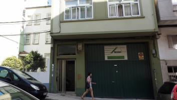 Sacan tonelada y media de basura de la casa del bebé maltratado en Lugo