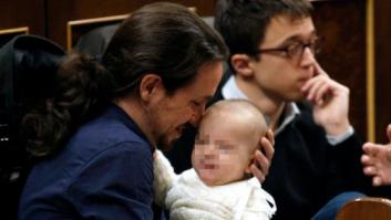Pablo Iglesias con un bebé y otras fotazas que deja la primera sesión del Congreso