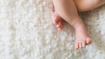 Encarcelan a los padres de dos bebés que murieron por presunto maltrato en sólo un año