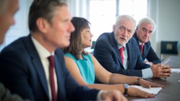 La oposición a Boris Johnson lanza un plan que podría cambiar el guion del Brexit