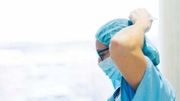 Aislados 65 sanitarios de Cartagena que usaron las mascarillas defectuosas distribuidas por Sanidad