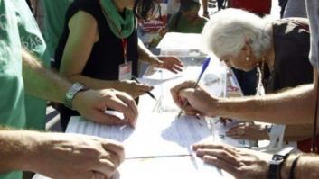 La 'marea verde' entrega a Rajoy un millón de firmas contra la reforma educativa