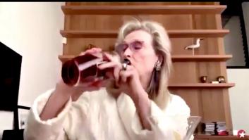 El detalle del vídeo de Meryl Streep bebiendo durante la cuarentena del que nadie habla: está en la imagen