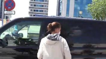 El error de Eva González al desinfectar la puerta del coche: le tiene que avisar el periodista