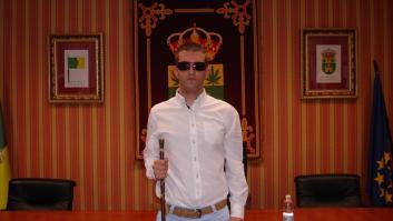 Gobernar desde la ceguera: el día a día de un alcalde invidente