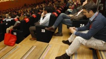 El paseo de Susana Díaz, el plasma de Rubalcaba y otras "minucias" del cónclave del PSOE