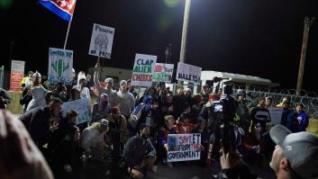 La incursión en el 'Área 51' se transforma en una celebración al amanecer fuera de la base secreta de EEUU